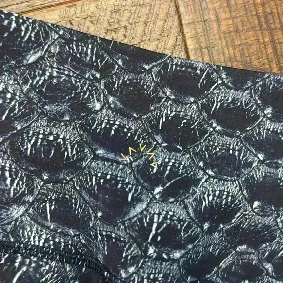 Varley 17” Cropped Leggings - Picture 6 of 9